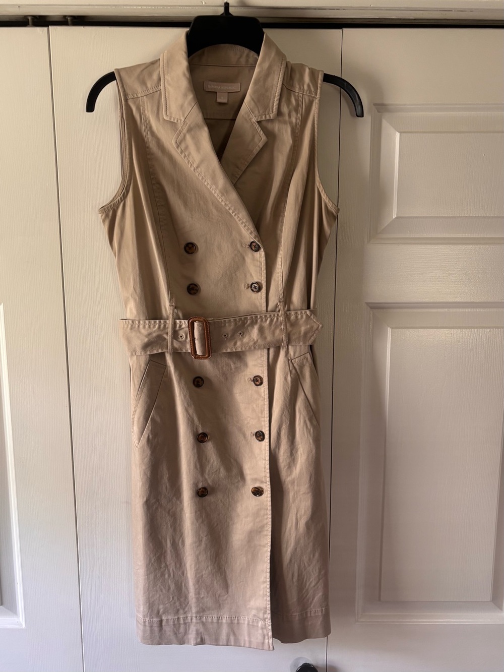 EUC Banana Republic Sleeveless Trench Dress in Beige - Size 4